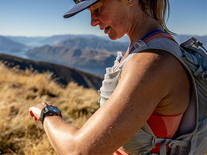 Mennyi ideig bírja a Garmin okosórám akkumulátora?