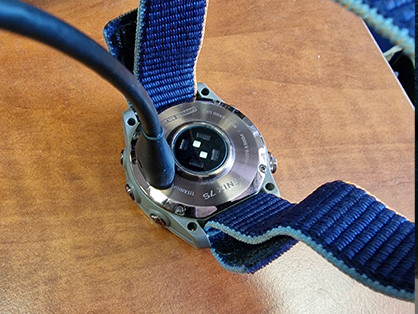 Garmin óra, egyéb okosóra töltés akár jól is.